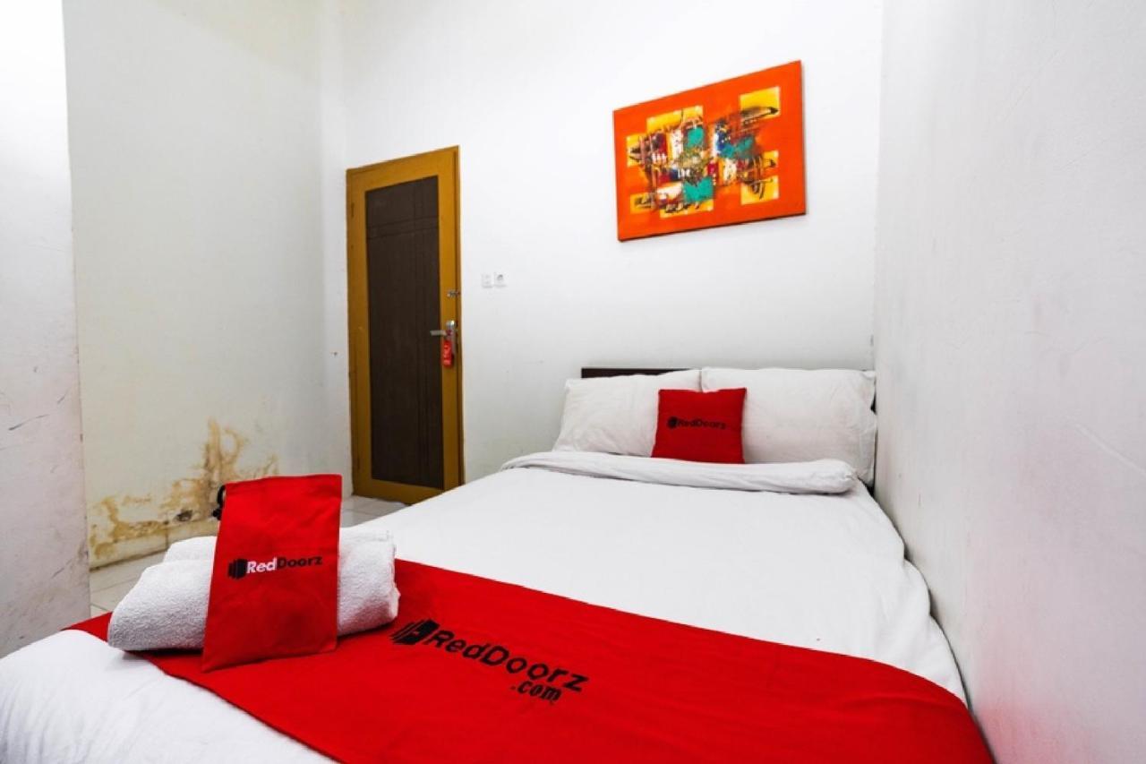 RedDoorz @ Hertasning Area 2 Makassar Buitenkant foto