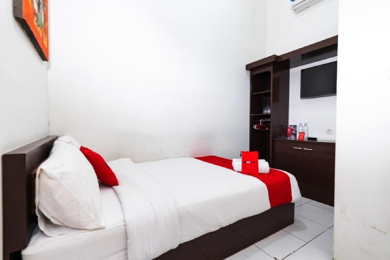 RedDoorz @ Hertasning Area 2 Makassar Buitenkant foto