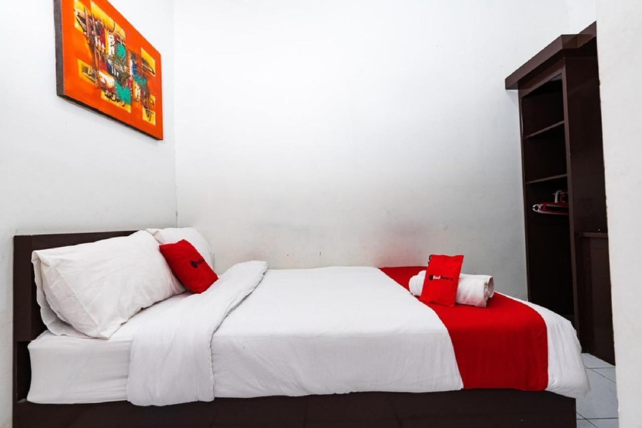 RedDoorz @ Hertasning Area 2 Makassar Buitenkant foto