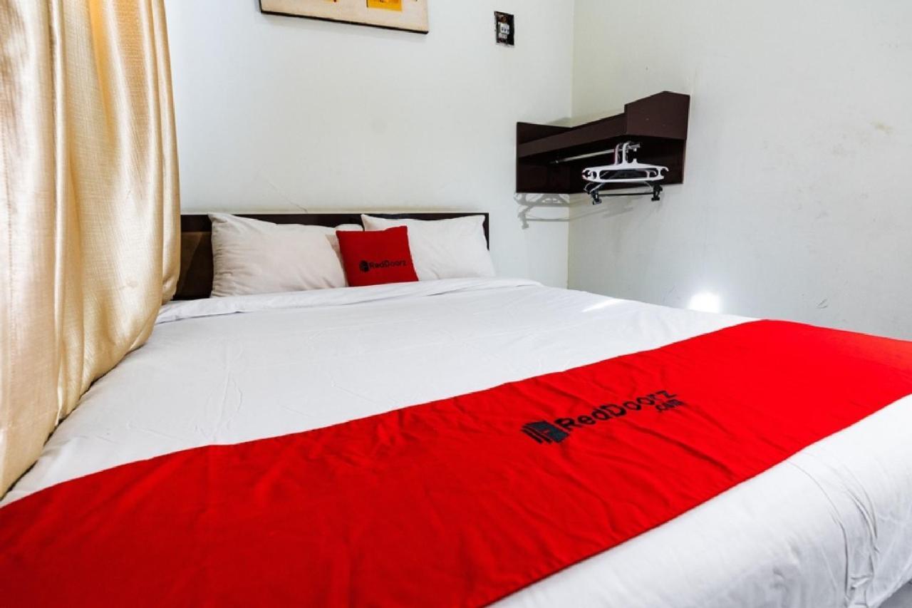 RedDoorz @ Hertasning Area 2 Makassar Buitenkant foto